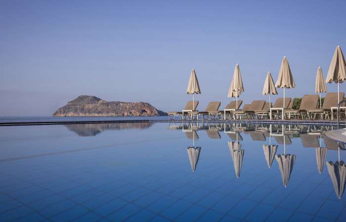 Pool med havudsigt 