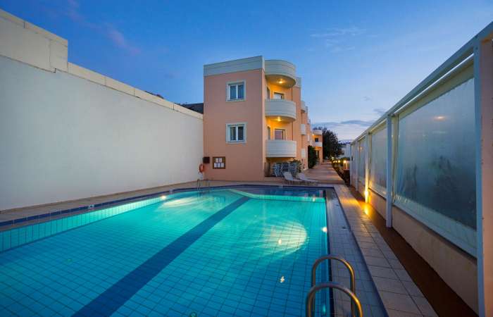 Georgina Studios & Apartments poolområde 