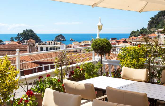 Tagterrase  med udsigt over Parga 