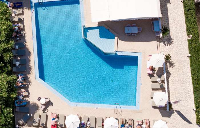 Pool og børnebassin 