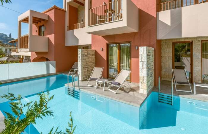 Aria Suites swim up pool 