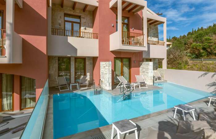 Aria Suites swim up pool 