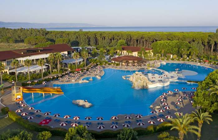 Pool med vandrutsjebaner