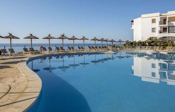 Pool med havudsigt 