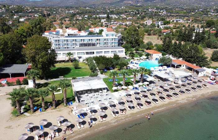 Privat strand ved hotellet
