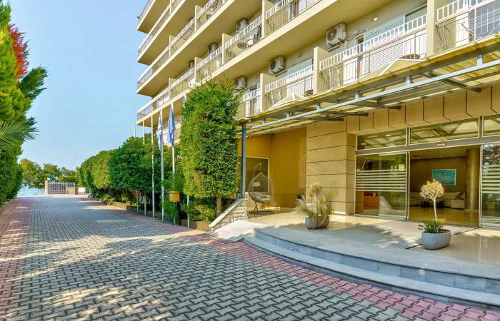 Indgangen til hotellet