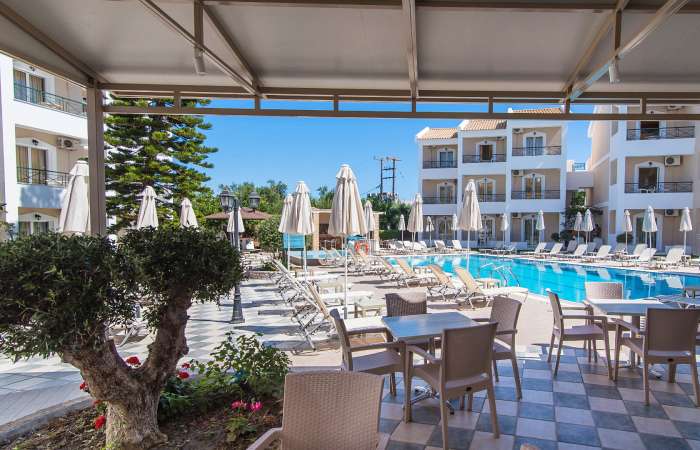 Overdækket poolbar
