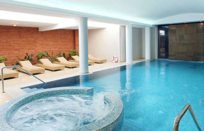 Indendørs pool og spaområde