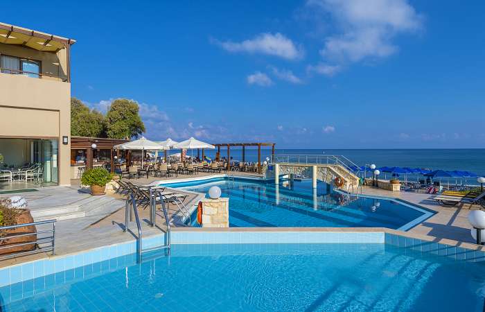 Indigo Mare pool med havudsigt