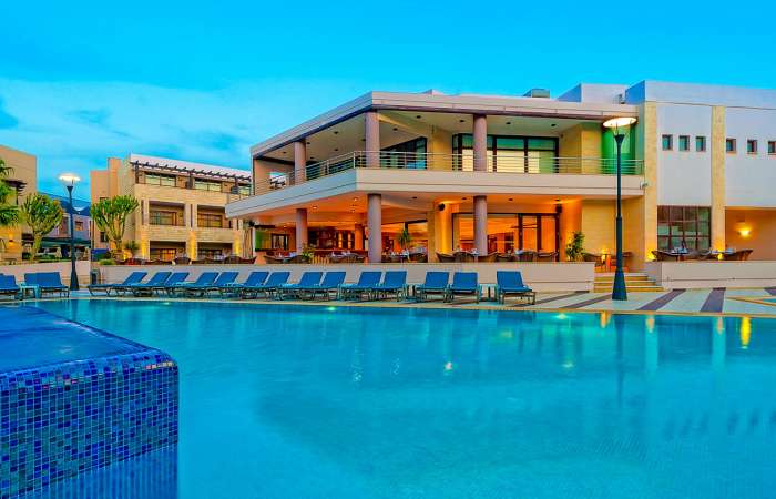 Hotel Porto Platanias Beach poolområde 