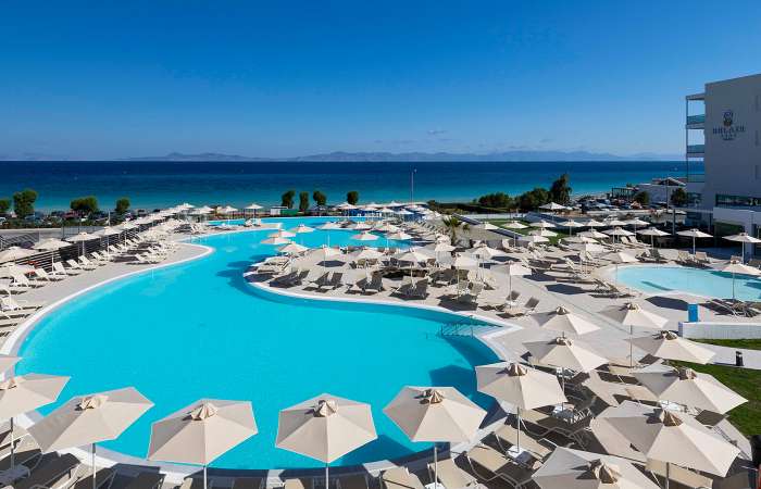 Belair Beach poolområde med havudsigt 