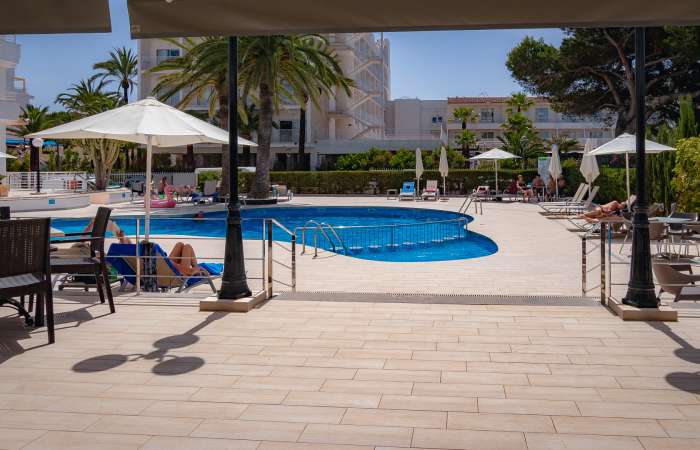 Pool med børnebassin 