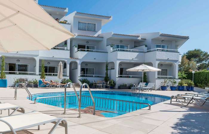 Pool med børnebassin 