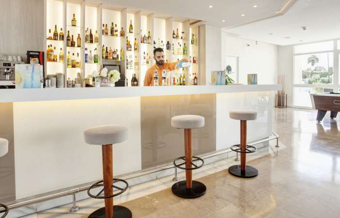 Bar