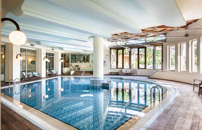 Indendørs pool