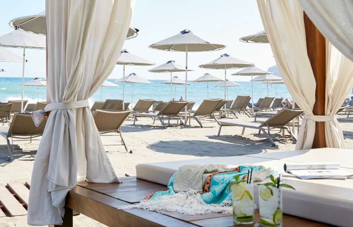 Stranden foran Minoa Palace