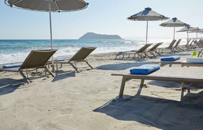 Flot strand foran hotellet