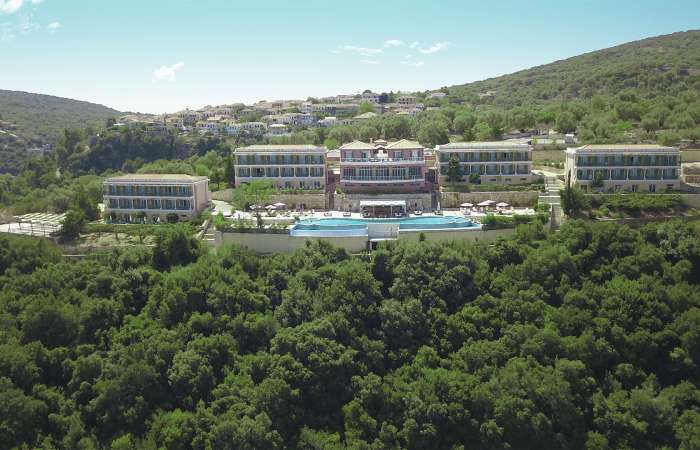 Esperides Resort med hovedbygningen i midten