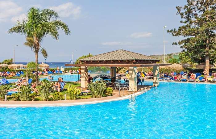 Oceanis Hotel poolomtåde 
