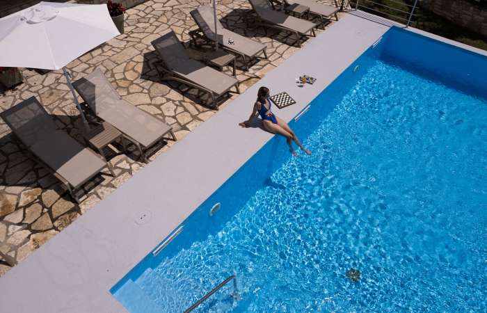 Poolområde på terrassen 