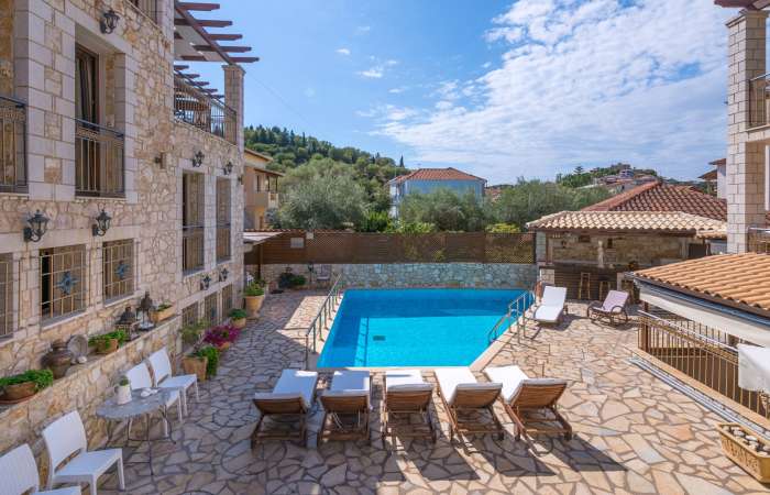 Roula pool og poolbar 